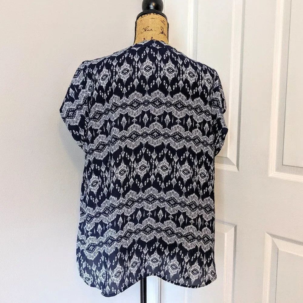 Blue and White blouse - Picture 4 of 5